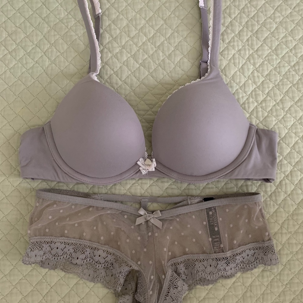 Victoria's Secret Body by Victoria Push-Up Bra 32B